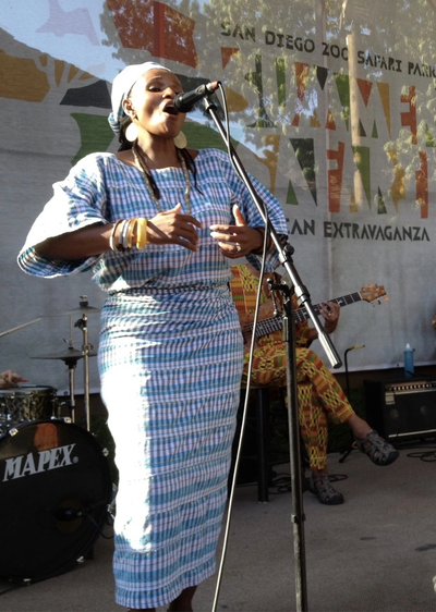 Nomsa performs at SDZ Safari Park